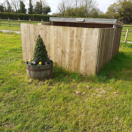 Villa Glamping At The Retreat Wiltshire Is Rural Bliss à Chippenham  Extérieur photo
