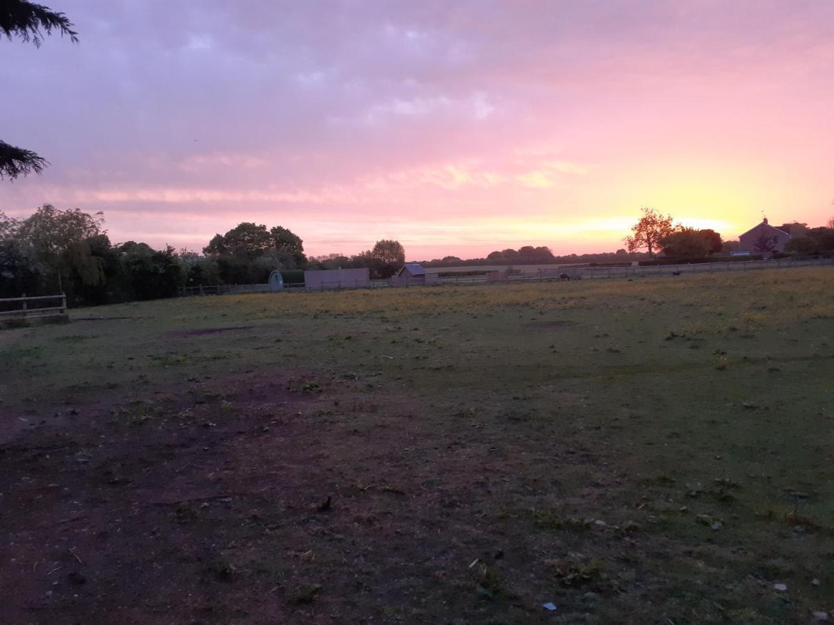 Villa Glamping At The Retreat Wiltshire Is Rural Bliss à Chippenham  Extérieur photo