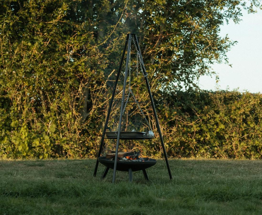 Villa Glamping At The Retreat Wiltshire Is Rural Bliss à Chippenham  Extérieur photo