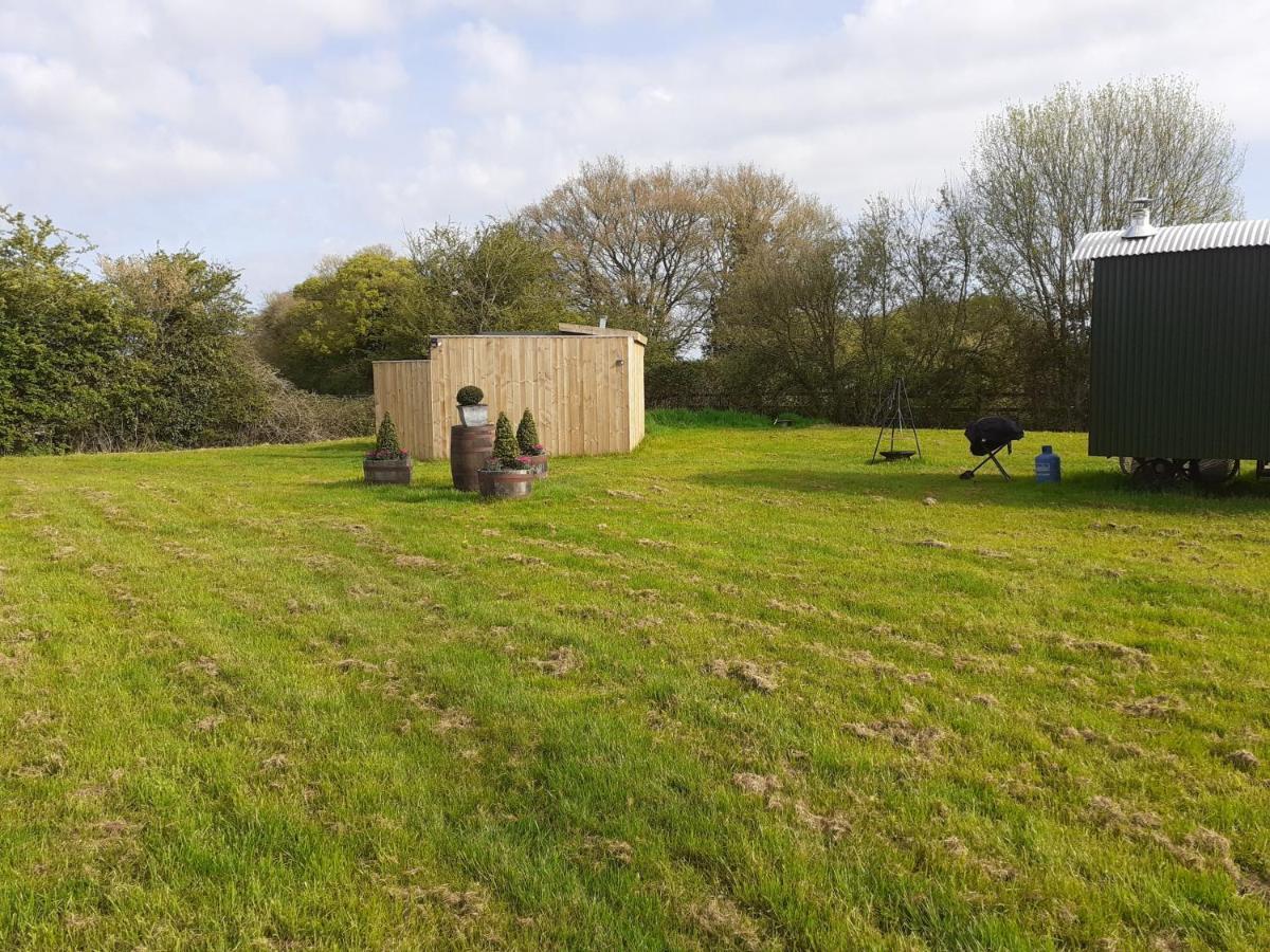 Villa Glamping At The Retreat Wiltshire Is Rural Bliss à Chippenham  Extérieur photo
