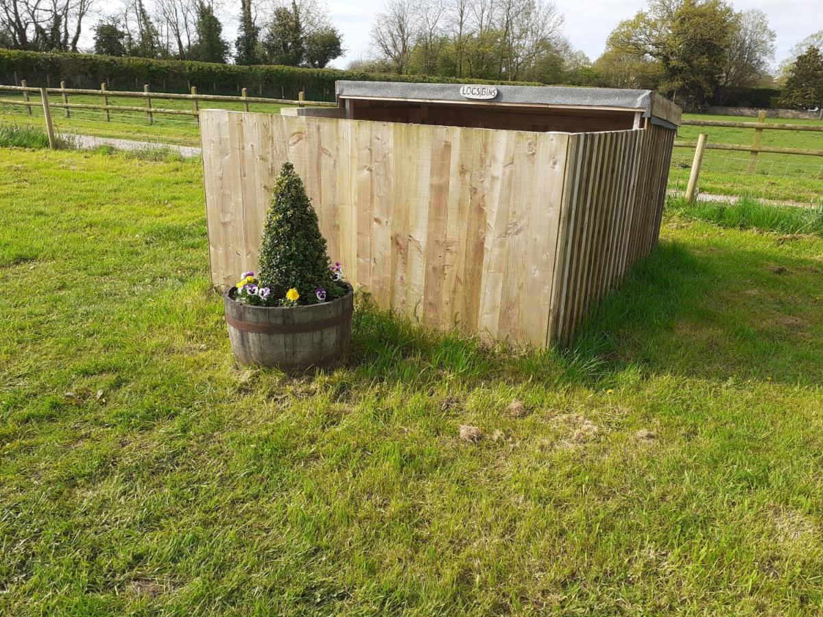 Villa Glamping At The Retreat Wiltshire Is Rural Bliss à Chippenham  Extérieur photo